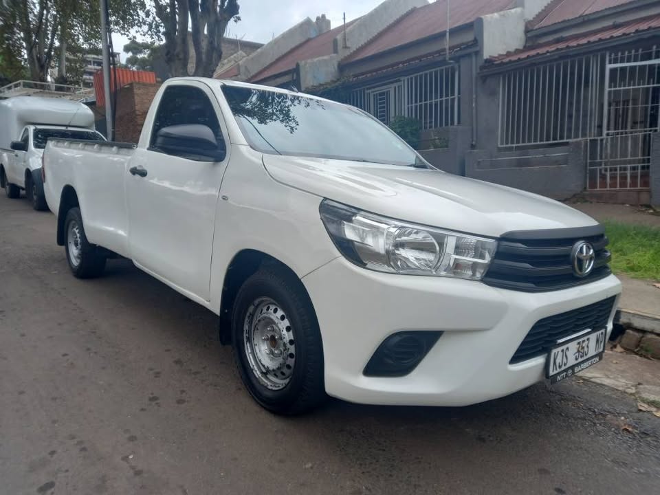 2021 TOYOTA HILUX SINGLE CAB 2.0 VVTI PETROL, MANUAL 4X2 LOW RIDER WHITE, 56000KMS,