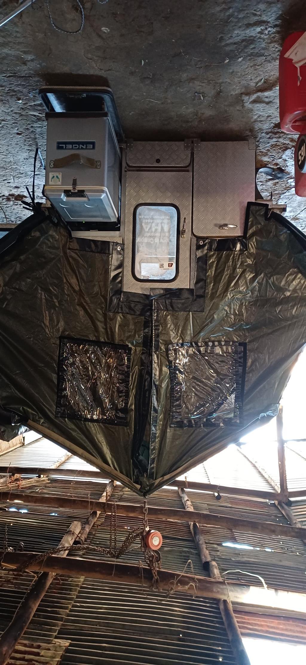 AHA camper te koop en in goeie toestand met nuwe kant seile en vrieskas ...