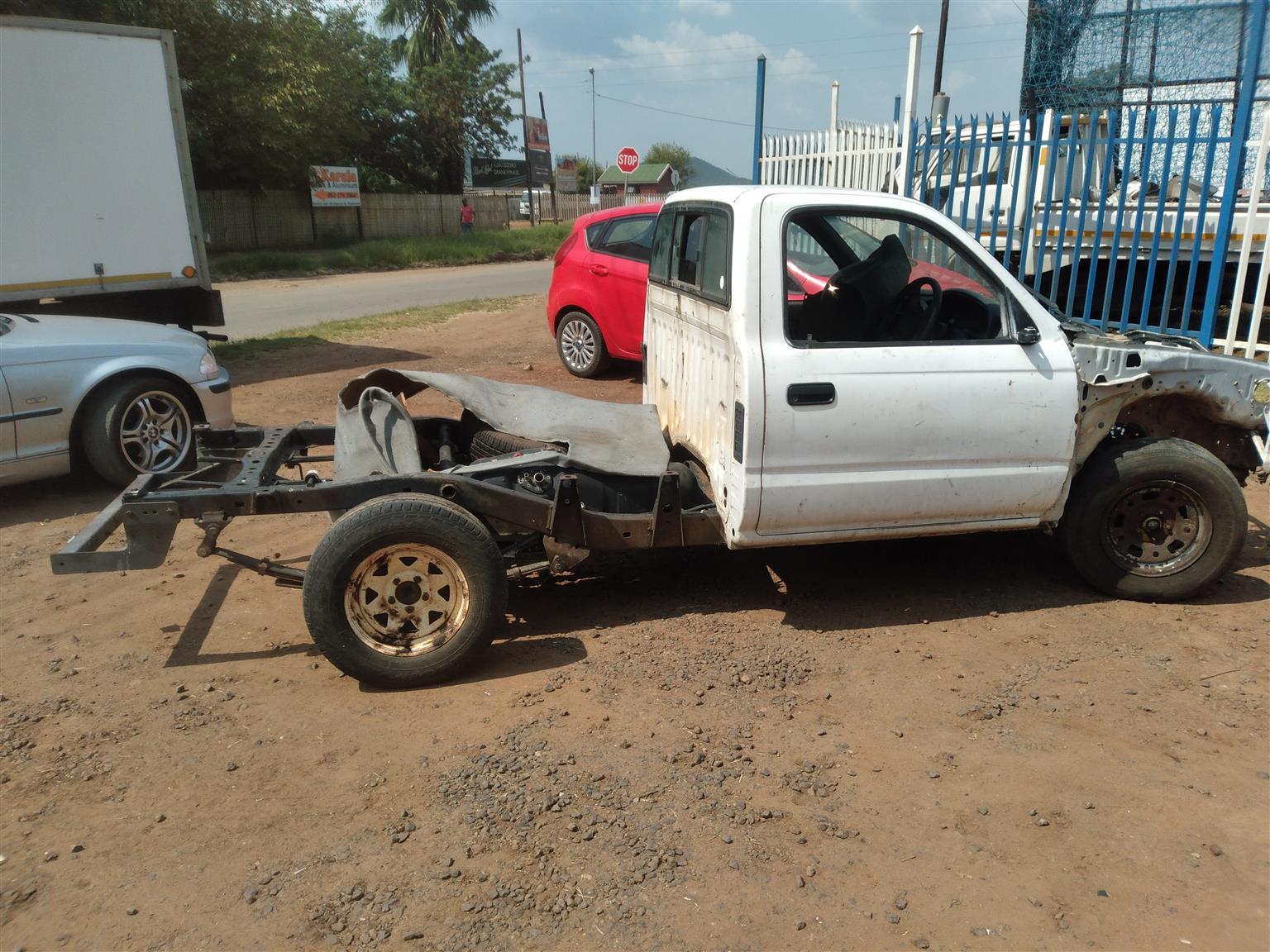 Toyota hilux 2.4 stripping for spares - Private Seller