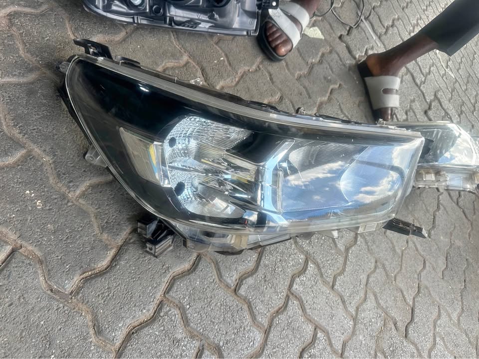 Toyota Hilux new shape left and right headlight - Private Seller Toyota Hilux new shape left and right headlight - Private Seller
