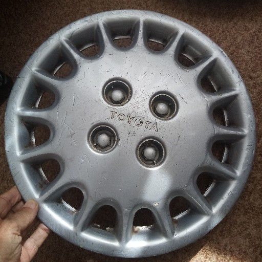 Corolla wheel cap - Private Seller Corolla wheel cap - Private Seller