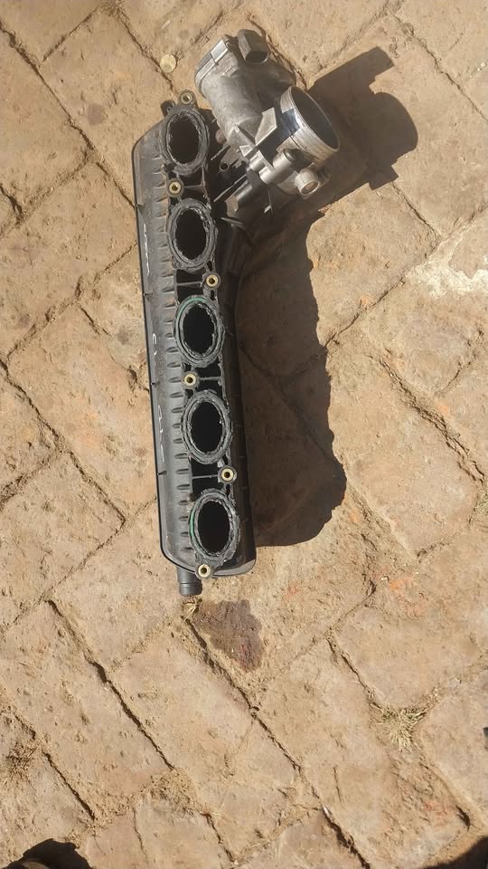 Volvo S40 T5 2005 Throttle body for sale - Private Seller Volvo S40 T5 2005 Throttle body for sale - Private Seller