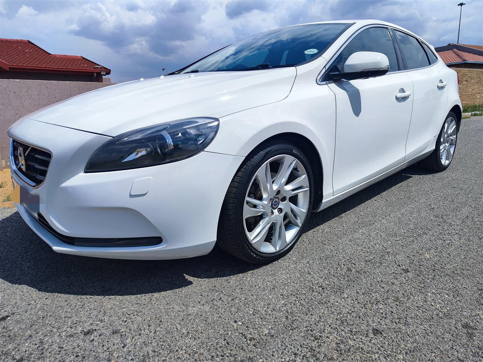 Used 2013 Volvo V40 T3 Elite - Private Seller Used 2013 Volvo V40 T3 Elite - Private Seller