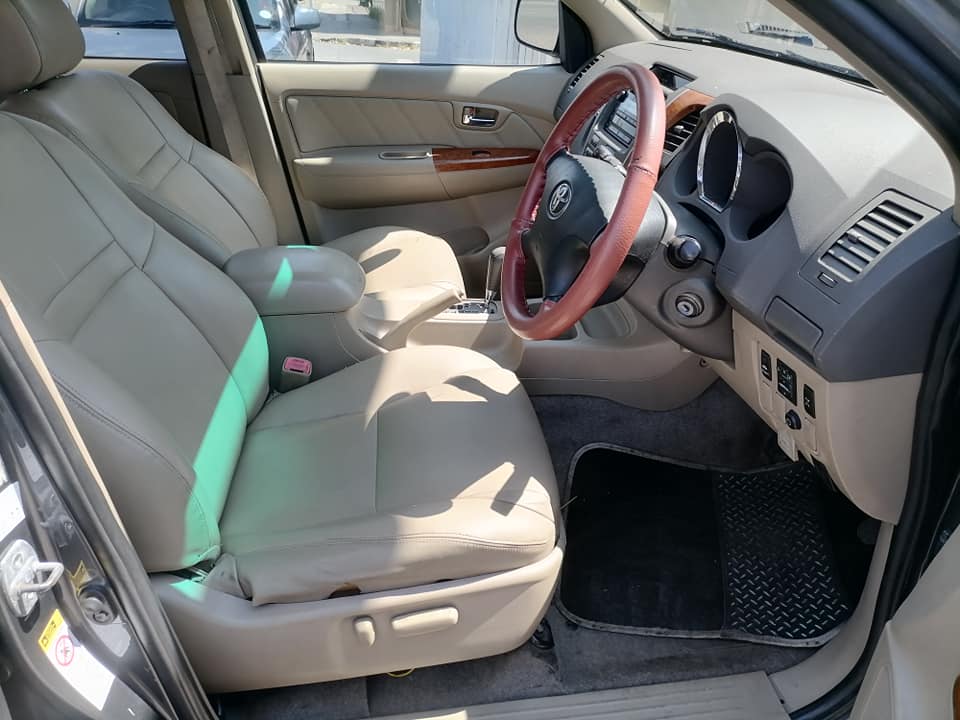 2010 Toyota Fortuner 3.0 D4D 4x2 seven seater with a leather seat and Automatic