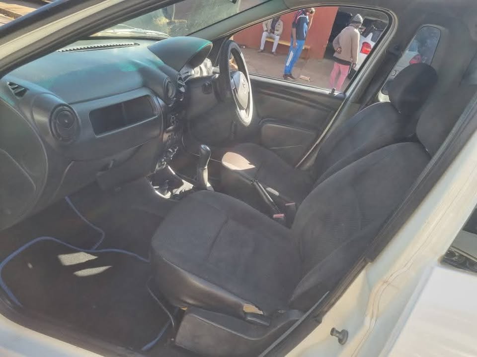 2017 Nissan NP200 1.6i manual 78000km Mechanically Perfect with Canopy, Clothes Seat interior