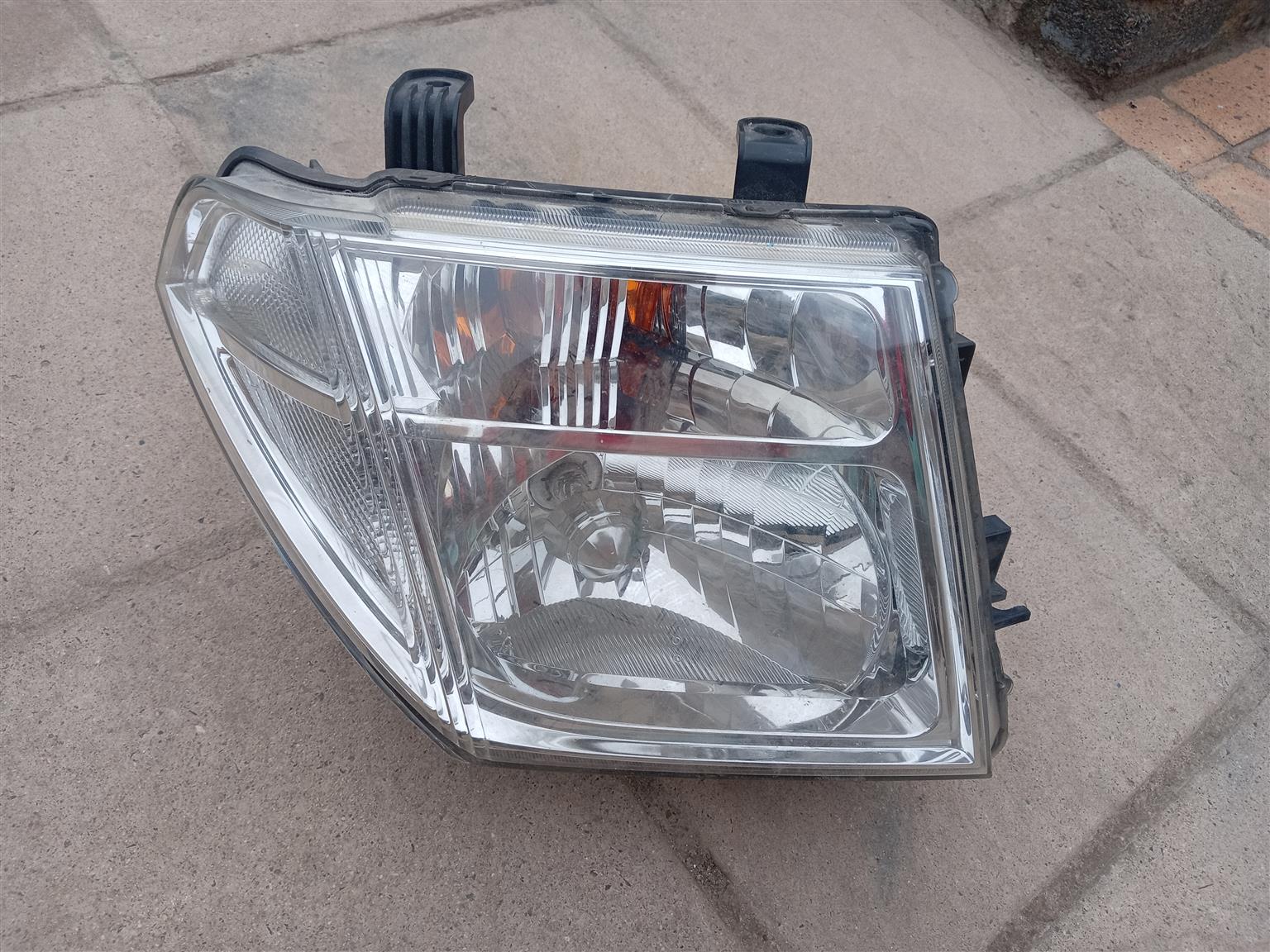 2008 Nissan NAVARA D40/NISSAN Pathfinder Driver side HeadLight HeadLamp for - Private Seller 2008 Nissan NAVARA D40/NISSAN Pathfinder Driver side HeadLight HeadLamp for - Private Seller