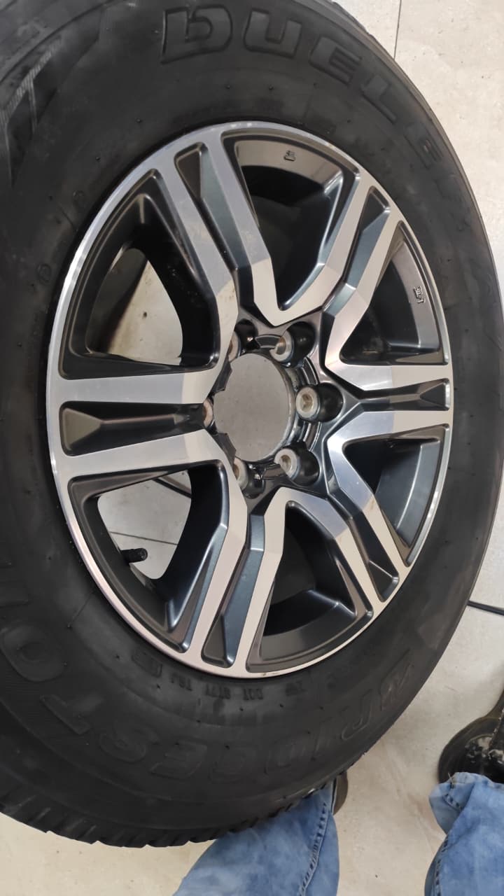 17inch Toyota Hilux/Fortuner original mag with use 265/65/17 tyre - Private Seller 17inch Toyota Hilux/Fortuner original mag with use 265/65/17 tyre - Private Seller
