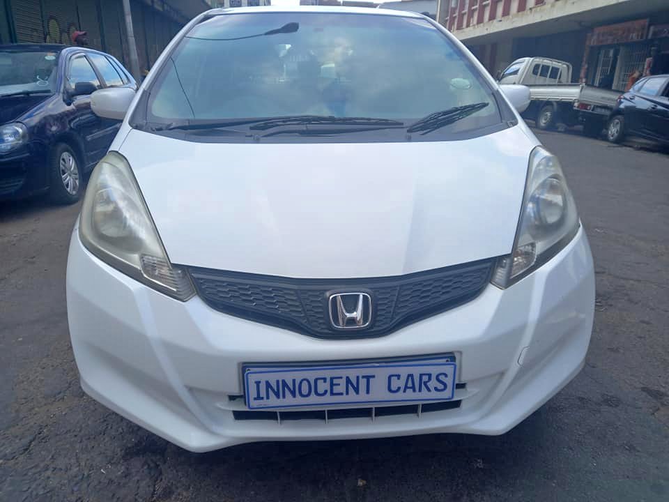 2012 HONDA JAZZ 1.3 PETROL, MANUAL TRANSMISSION, WHITE COLOUR