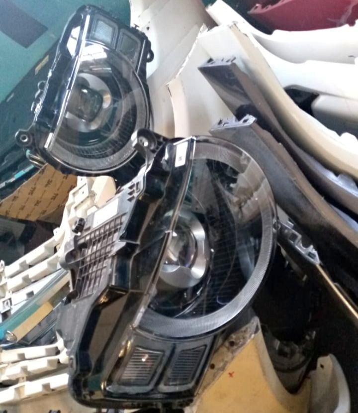 Land Rover Defender both sides Head lights for Sale whatsapp - Private Seller Land Rover Defender both sides Head lights for Sale whatsapp - Private Seller