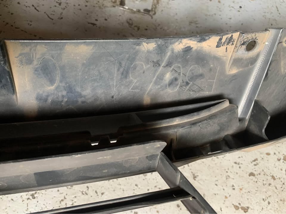 BMW 3 F30 FRONT BUMPER LOWER GRILL