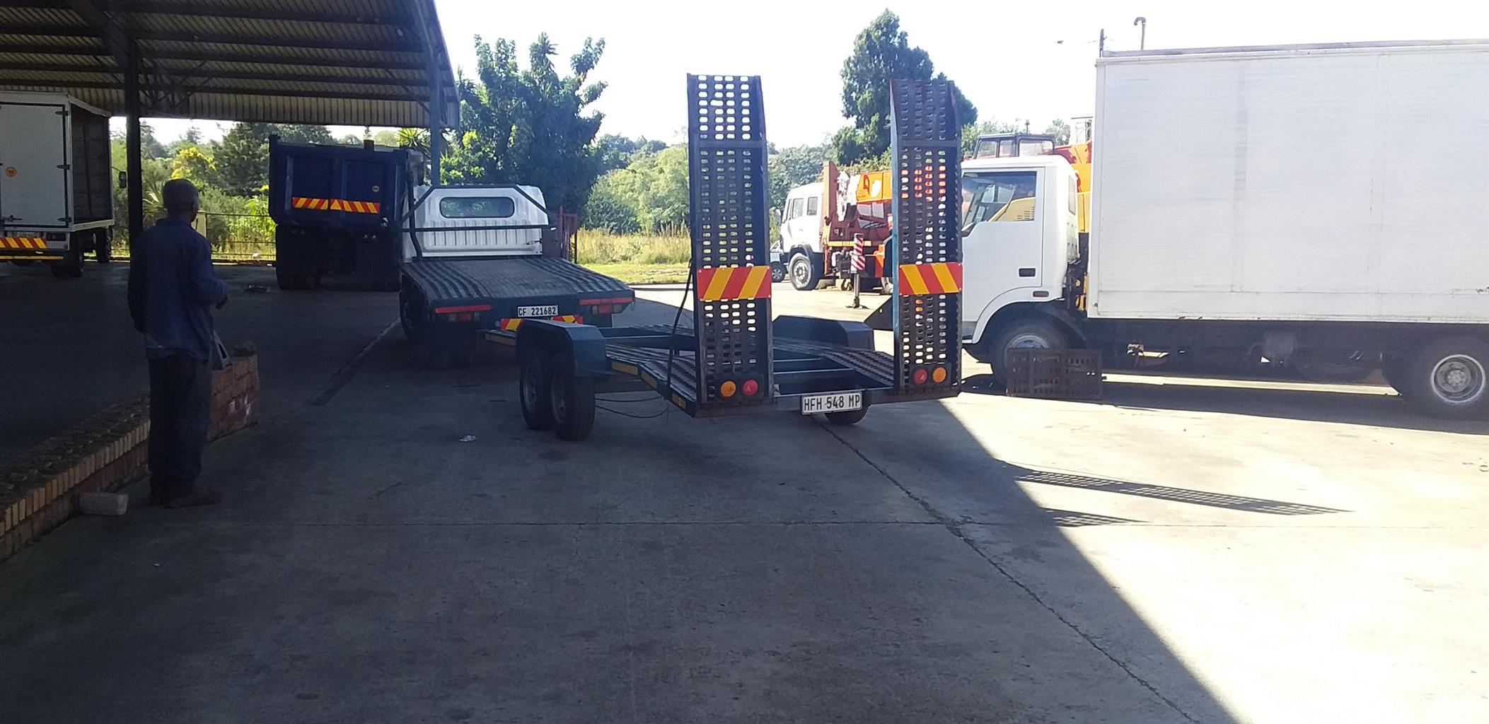 2002 NISSAN DIESEL UD40 WITH VEHICLE CARRIA BODY & TRAILER | Junk Mail ...