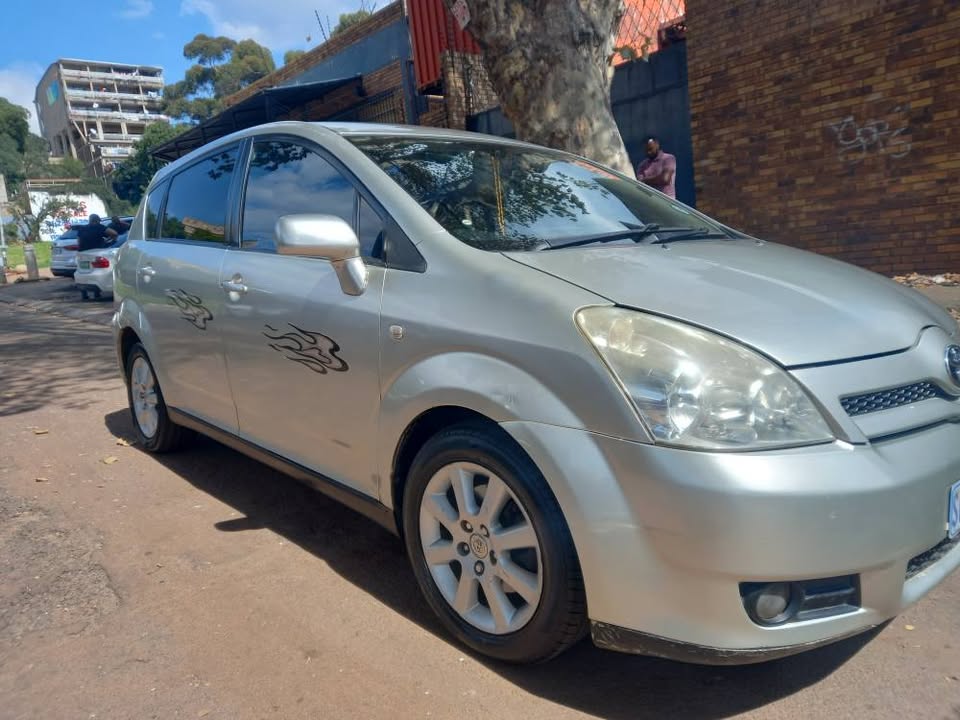 2005 Toyota Verso 1.8 Petrol, Manual, Gold, 137000kms,7seater