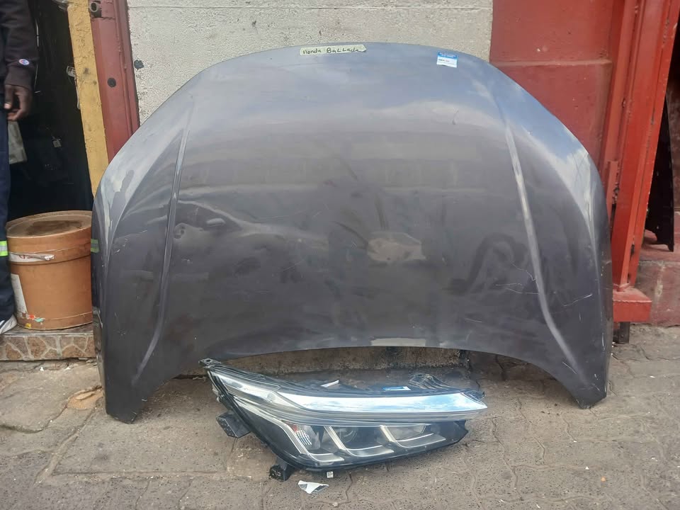 HONDA BALLADE NEW SHAPE BONNET AND RIGHT SIDE HEADLIGHT XENON - Private Seller