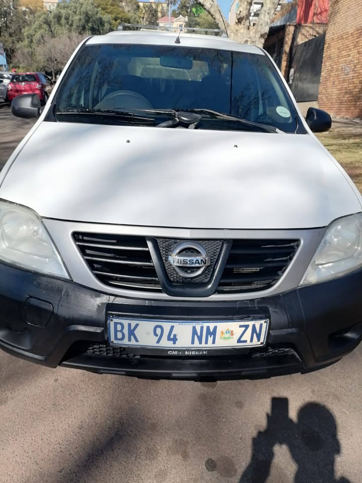 2017 NISSAN NP200 BAKKIE 1.6 WITH CANOPY AND AIRCON