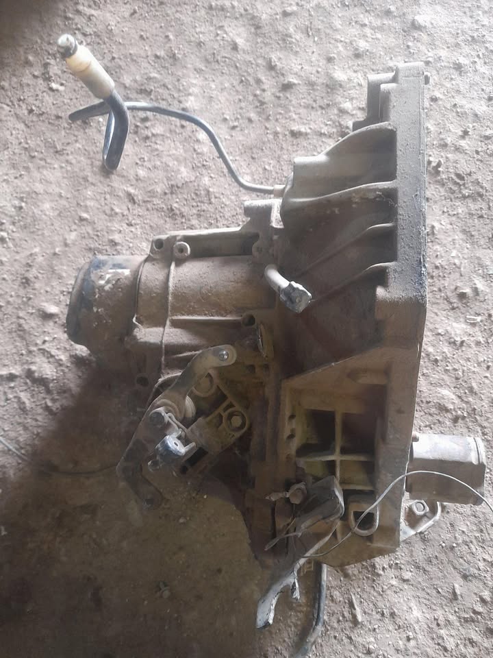 NISSAN ALMERA GEARBOX AVAILABLE - Private Seller