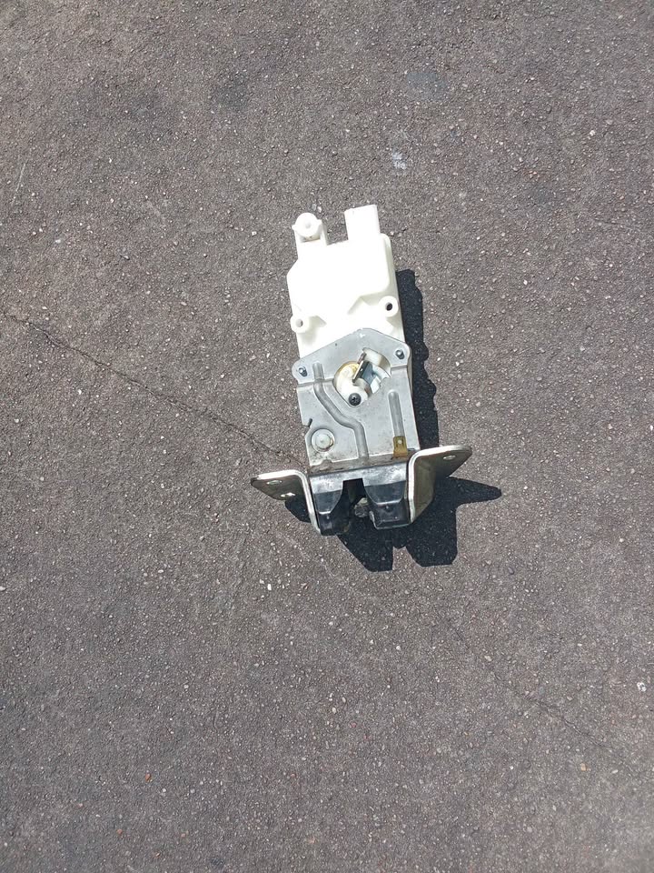 Mitsubishi Outlander Boot Lock - Private Seller