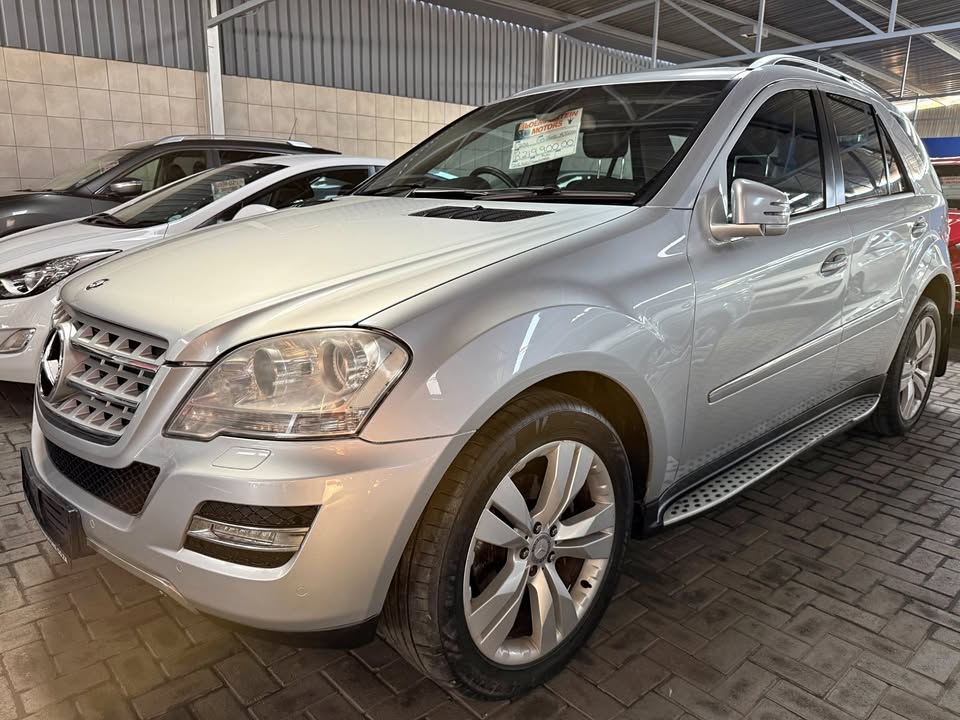 2011 Mercedes-Benz ML350 CDI Automatic- well maintained