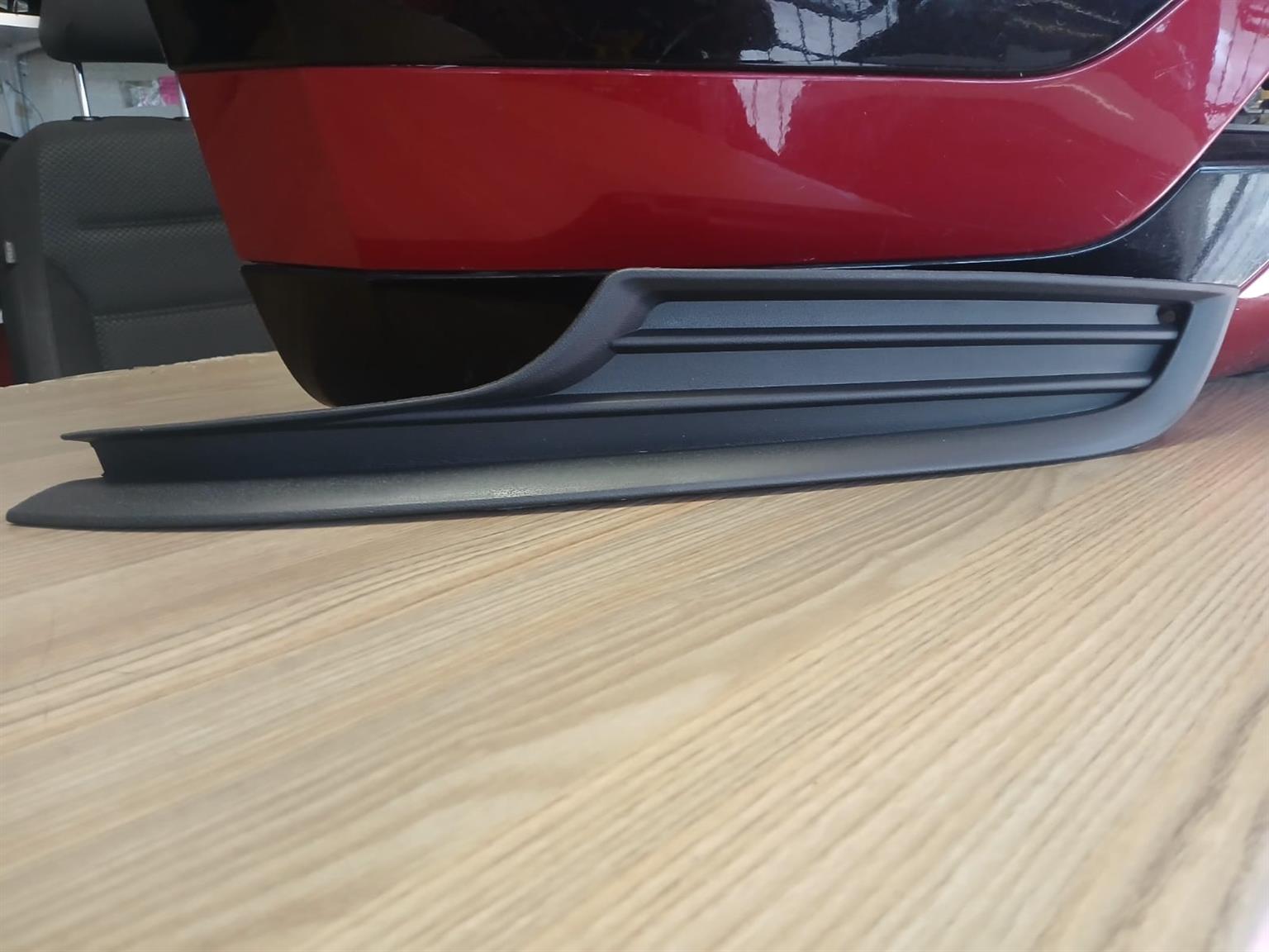 2016 GOLF7 LEFT AND RIGHT LOWER GRILL IN GOOD CONDITION FOR SALE - Private Seller 2016 GOLF7 LEFT AND RIGHT LOWER GRILL IN GOOD CONDITION FOR SALE - Private Seller