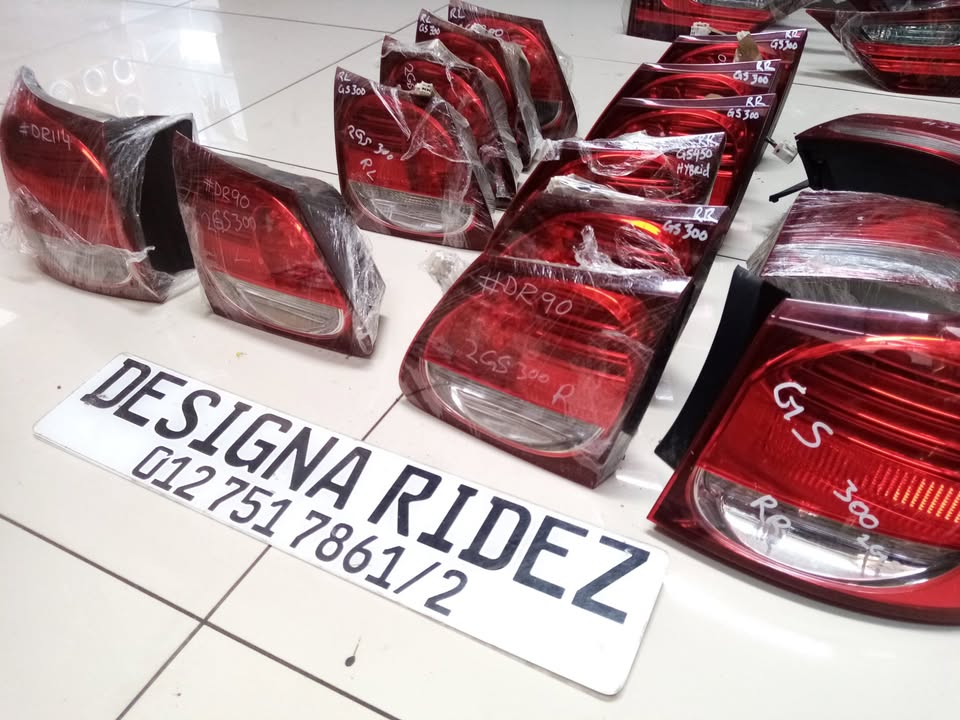 LEXUS 2 GS 300 TAIL LIGHTS - Private Seller LEXUS 2 GS 300 TAIL LIGHTS - Private Seller