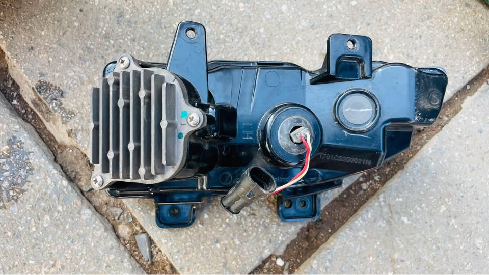 Mahindra XUV300 fog light - Private Seller Mahindra XUV300 fog light - Private Seller