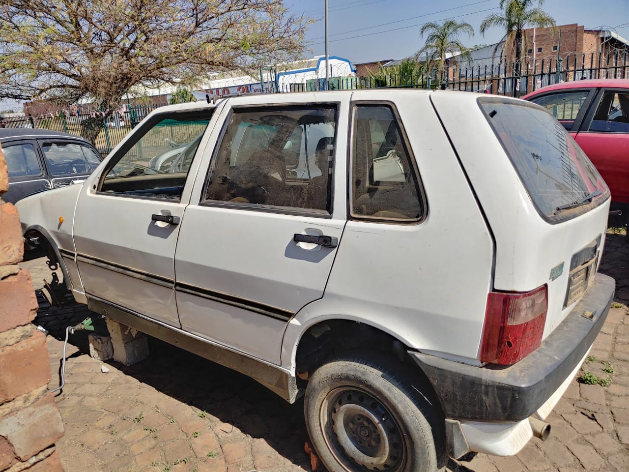 UNO FOR STRIPPING PARTS FOR SALE