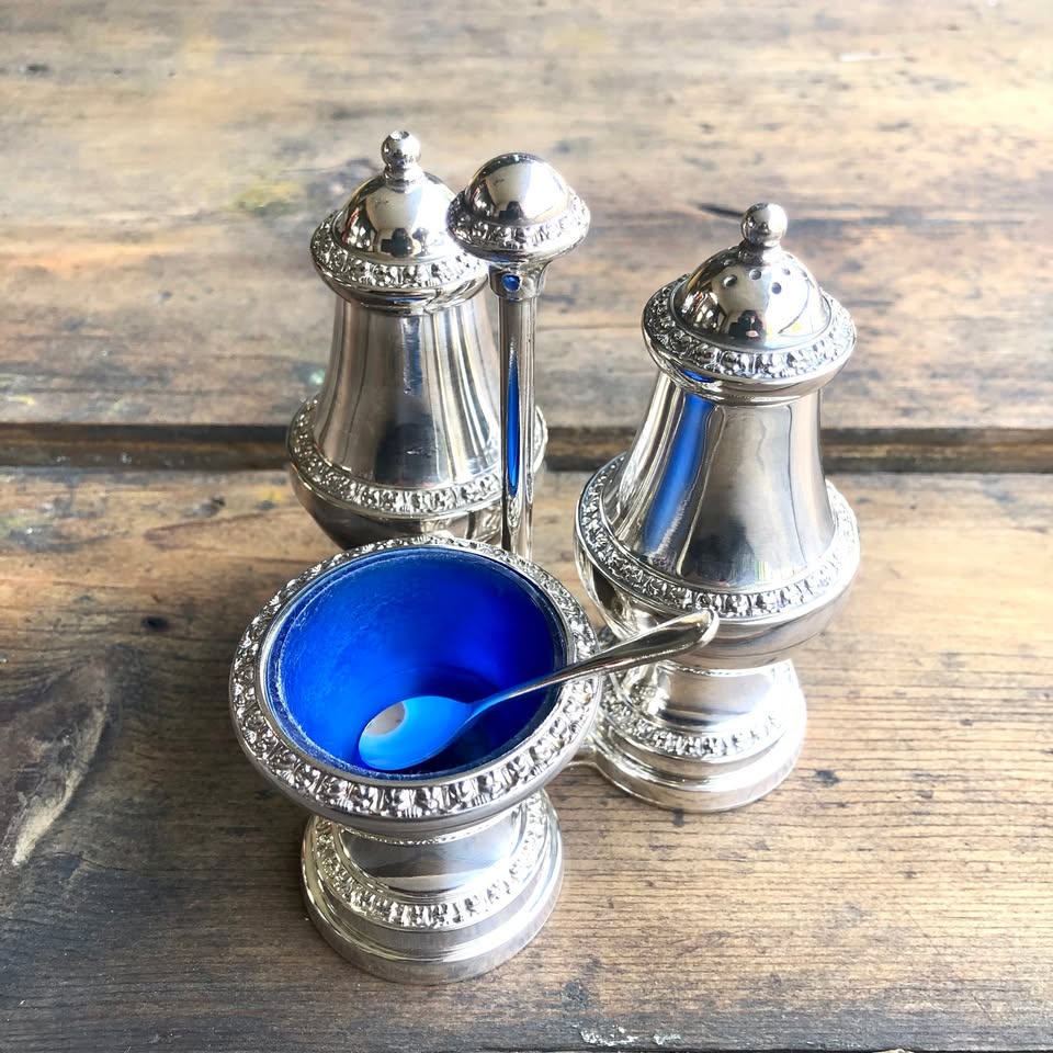 For Sale: Vintage English Silver-Plated Ianthe Condiment Set โ Complete Elegance! โจ For Sale: Vintage English Silver-Plated Ianthe Condiment Set โ Complete Elegance! โจ