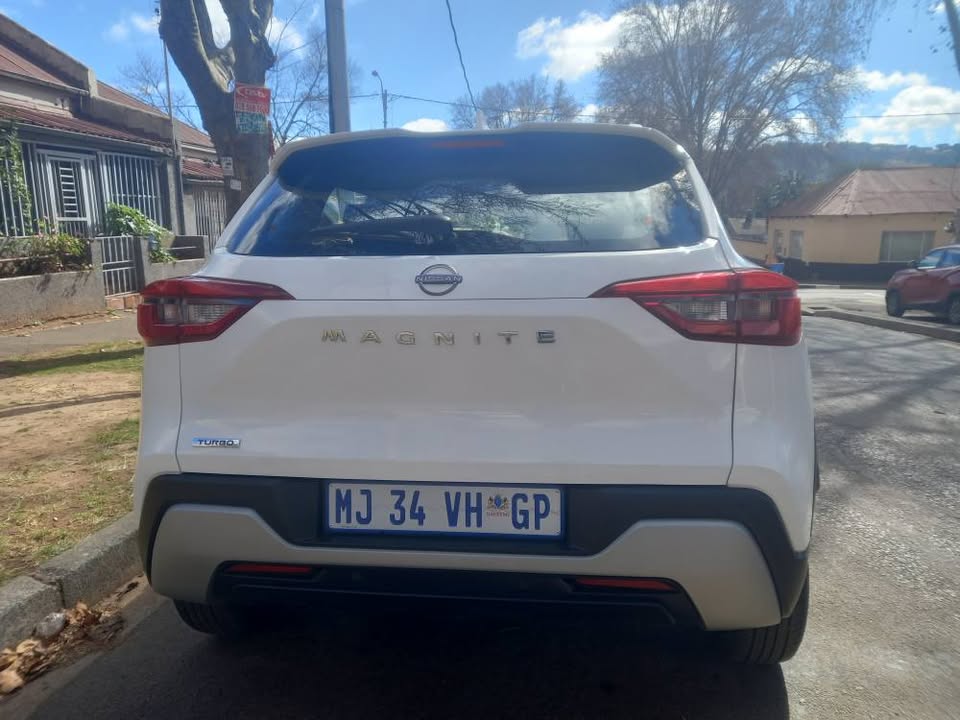 2024 Nissan MAGNITE 1.0T Petrol, Manual, White, 5000kms Reverse Camera and Sensor.