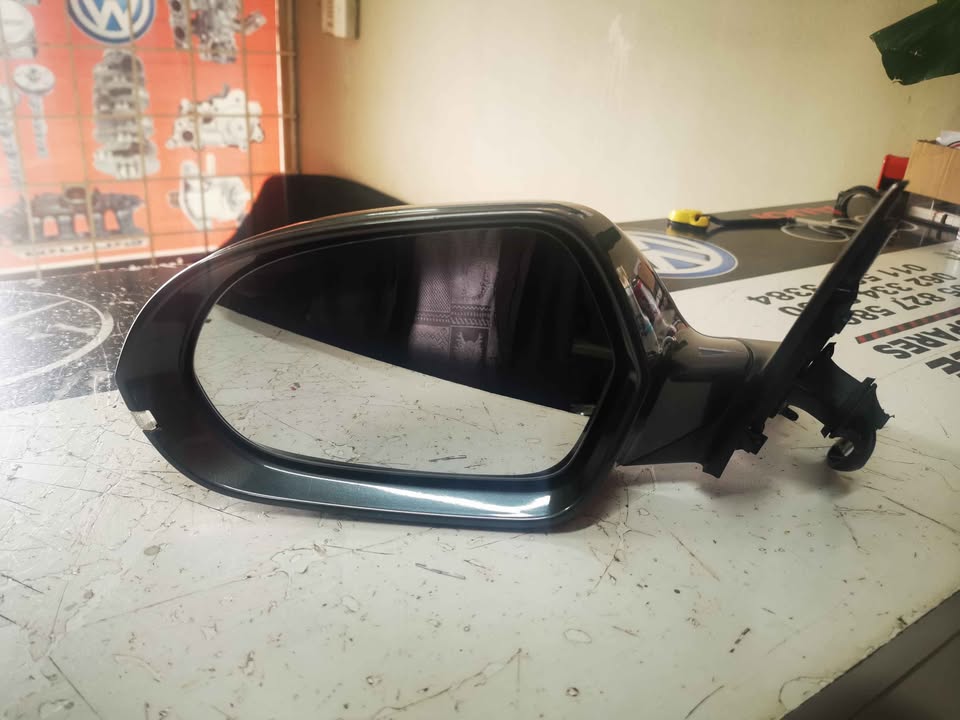 Audi A6 LHS complete mirror - Private Seller Audi A6 LHS complete mirror - Private Seller