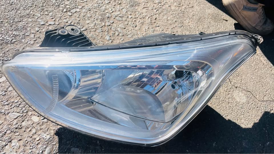 Hyundai Grand i10 headlight 2014 - Private Seller