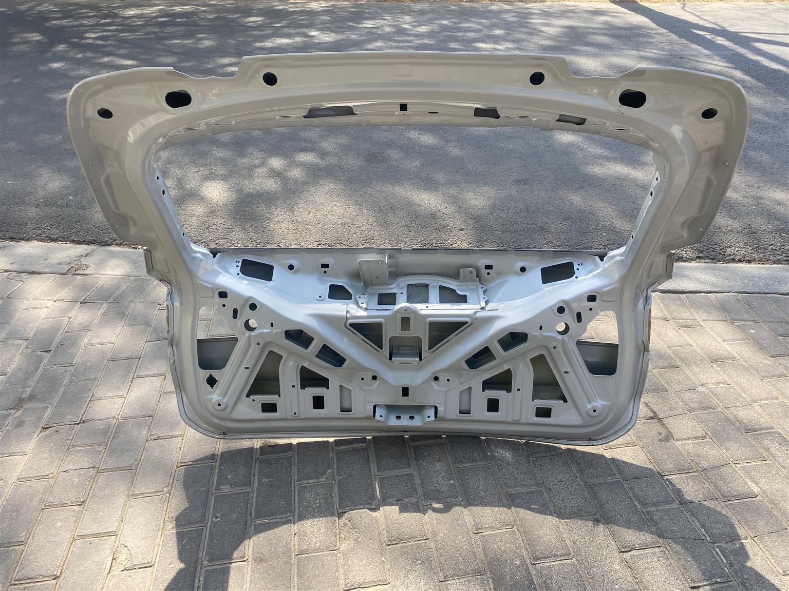 2017 BMW X1 TAILGATE SHELL FOR SALE. IN EXCELLENT CONDITION