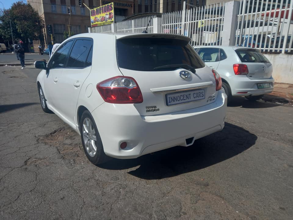 2013 TOYOTA AURIS 2.6 SPORT PETROL, MANUAL TRANSMISSION, WHITE COLOUR, MILEAGE 105000