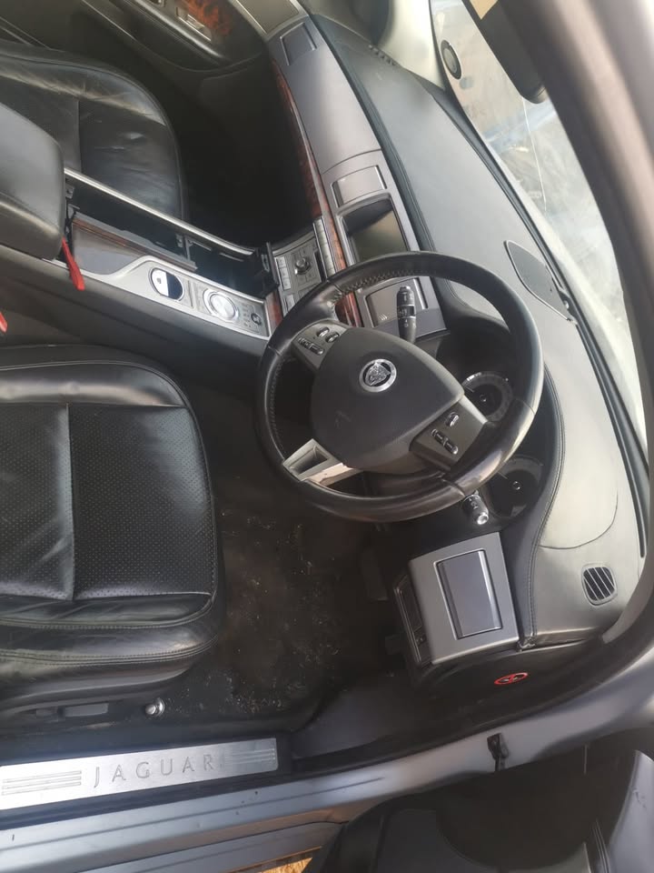 2009 JAGUAR XF 2.7D STRIPPING AS SPARES