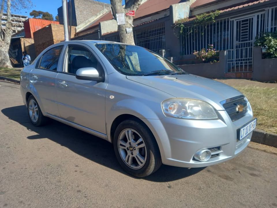 2015 Chevrolet Aveo Sedan 1.6 LS PETROL, Automatic, Silver, 88000kms, . spare key.