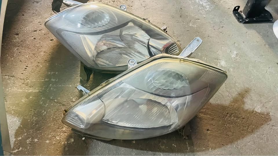 DAIHATSU SIRION HEADLIGHTS 2013 - Private Seller DAIHATSU SIRION HEADLIGHTS 2013 - Private Seller