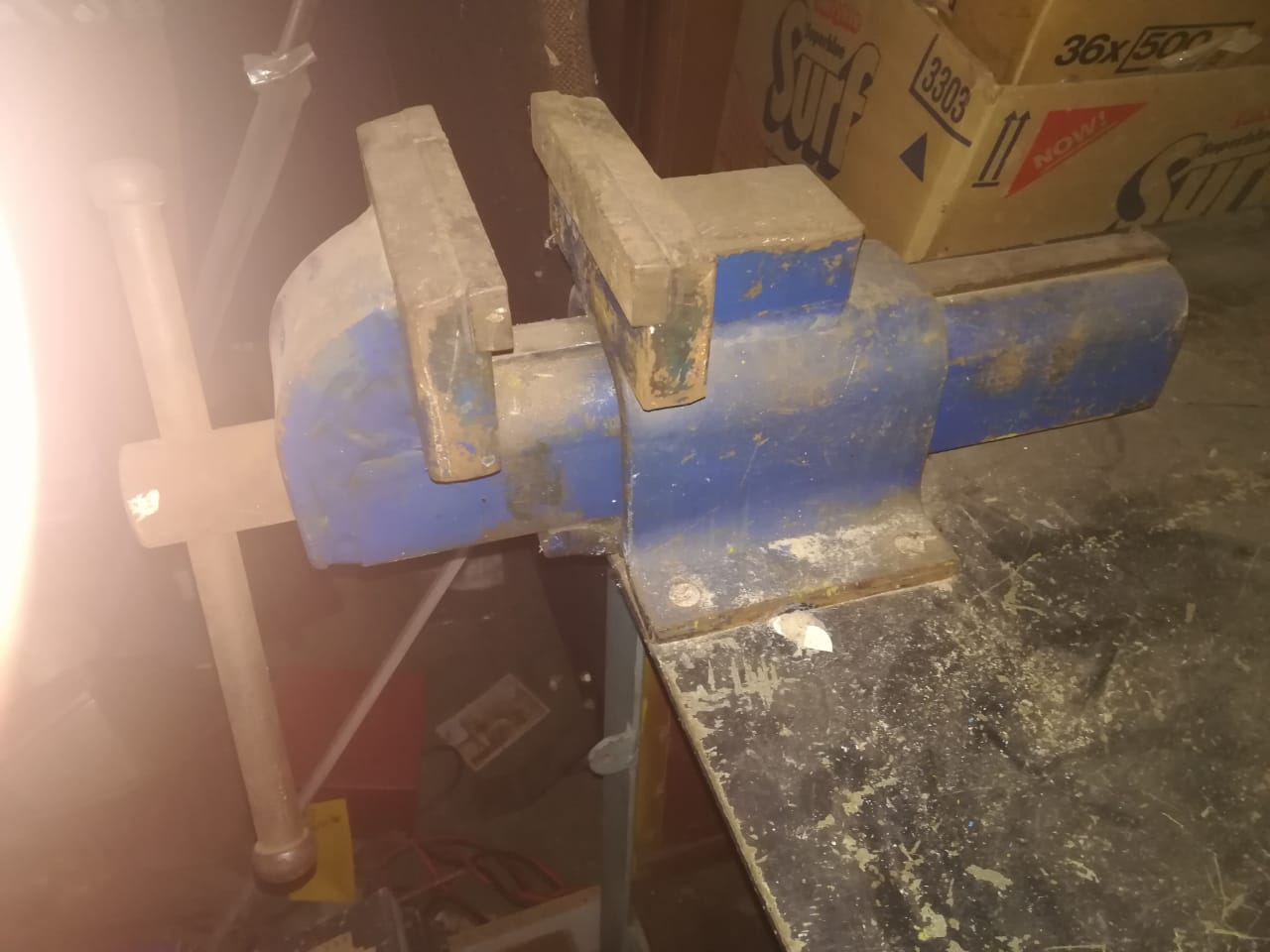 Heavy Duty Steel Work Bench with fitted vice | Junk Mail Marketplace