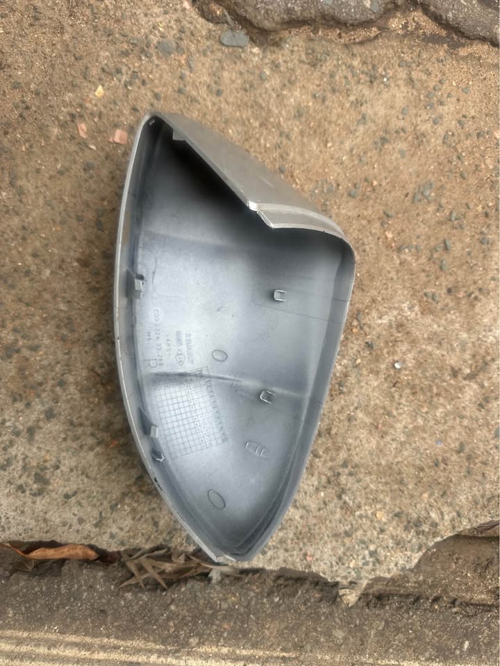 Renault duster 2 right mirror cover - Private Seller Renault duster 2 right mirror cover - Private Seller