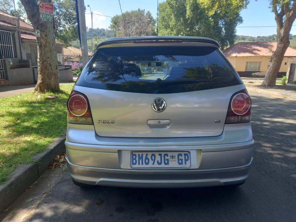 VW Polo Bujwa 1.6 Petrol, Model 2006. Manual, Silver Color, Mileage