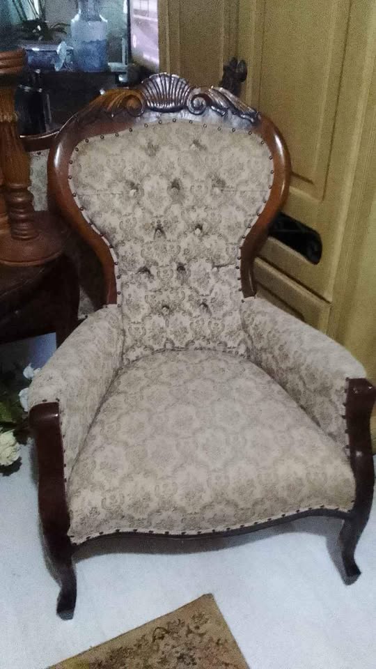 EXQUISITELY crafted, timeless clasic ANTIQUE-  - Immaculate condition - an investment item