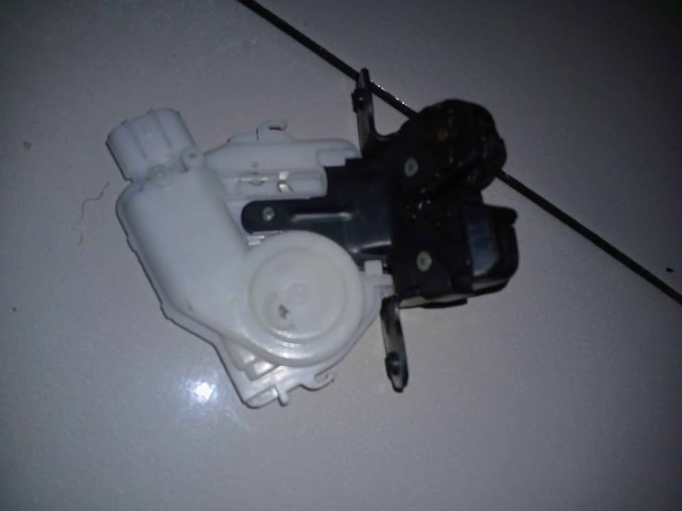 Toyota Yaris new shape boot lock - Private Seller Toyota Yaris new shape boot lock - Private Seller
