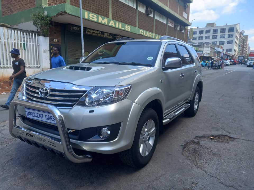 2011 TOYOTA FORTUNER 3.0 ENGINE 4X4 MANUAL, DIESEL, CODE 2, LEATHERSEAT, SILVER COLOUR