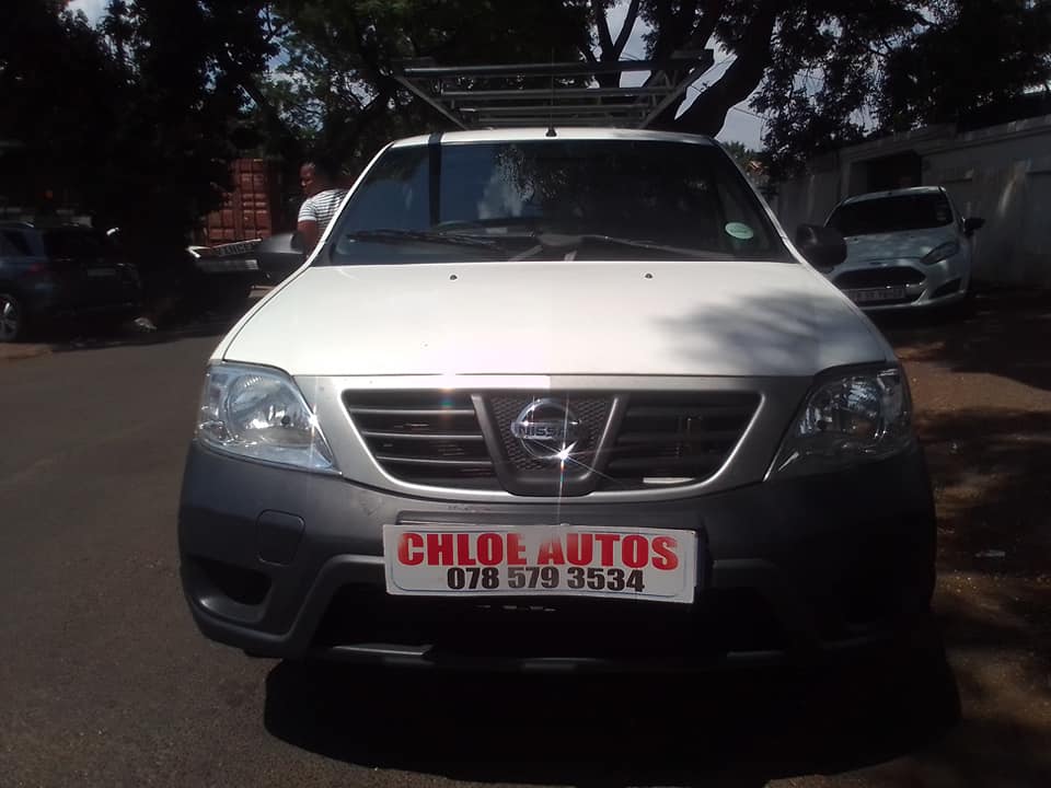 2023 Nissan np 200 1.6 Petrol,Manual Sparekey White color Reverse camera Canopy