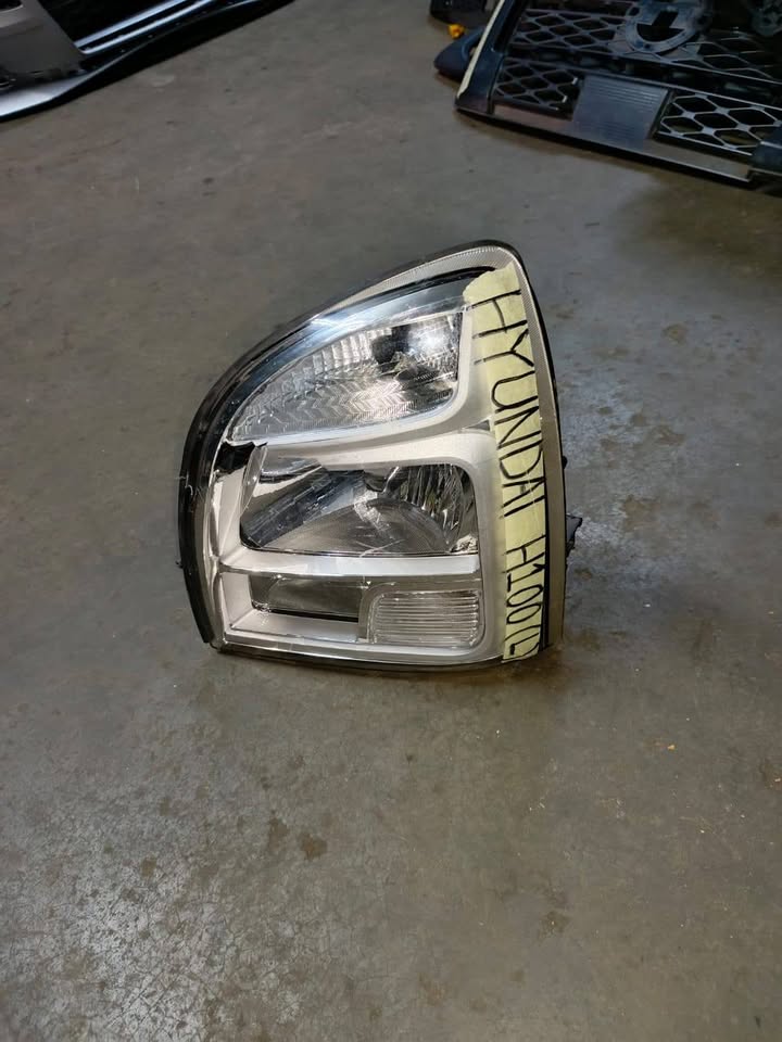 Hyundai H100 left Headlight - Private Seller