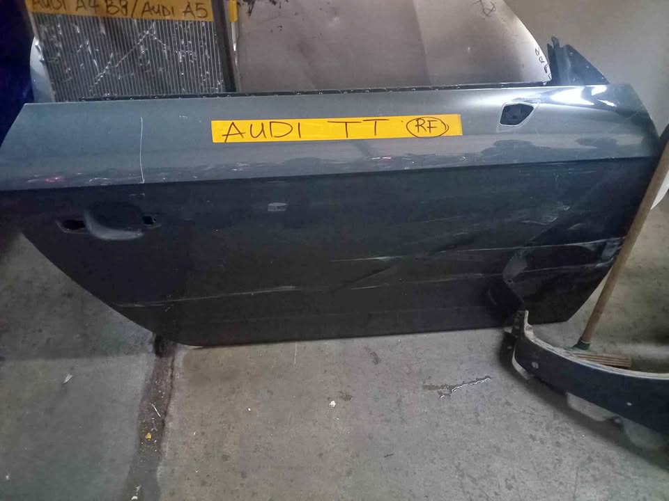 Audi tt Right door - Private Seller Audi tt Right door - Private Seller