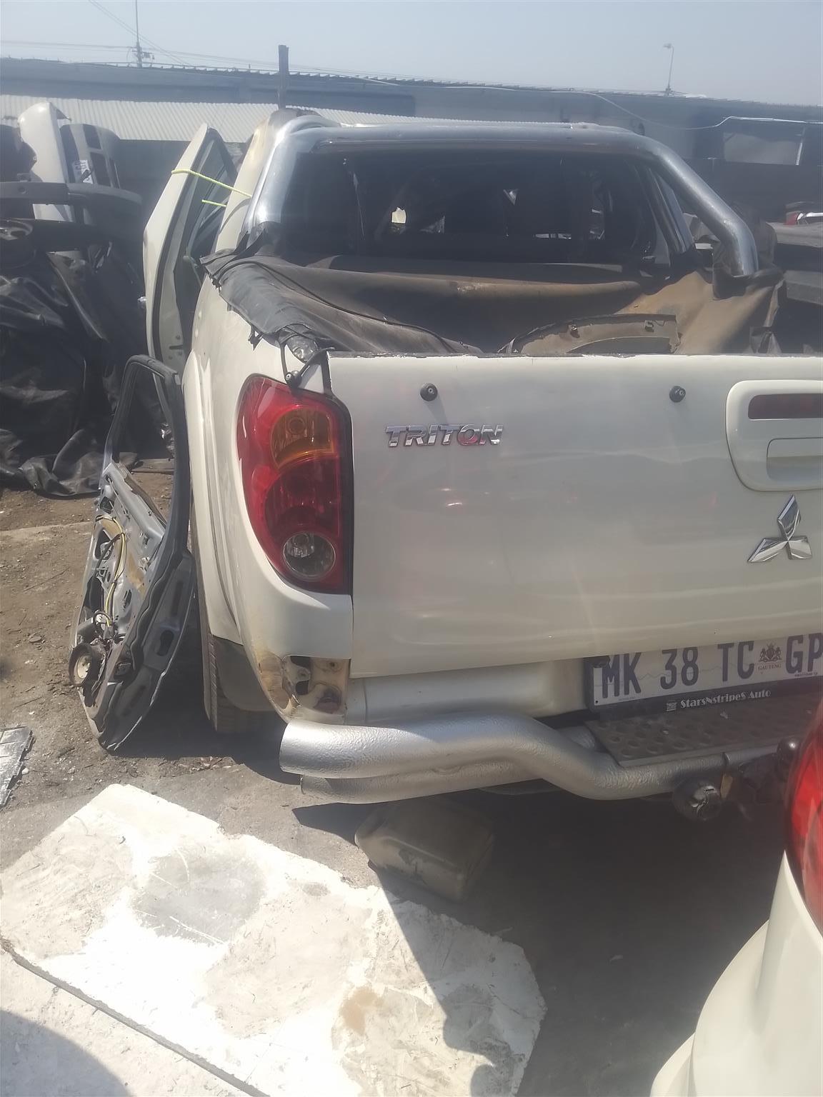 Mitsubishi Triton3.2. 4M41 Engine Stripping for parts - Private Seller Mitsubishi Triton3.2. 4M41 Engine Stripping for parts - Private Seller