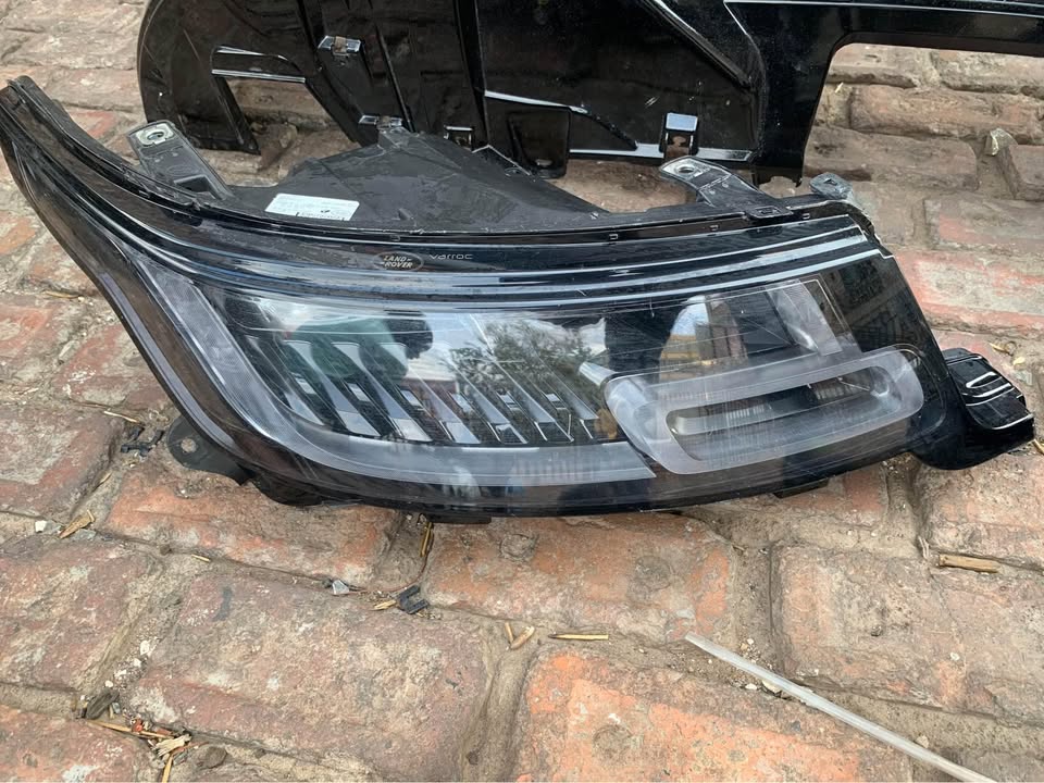 Range Rover spot headlight RHS - Private Seller Range Rover spot headlight RHS - Private Seller