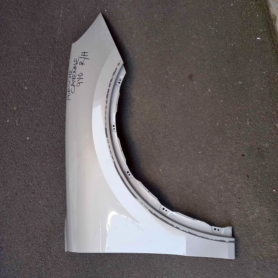 Porsche Cayenne 9yo Fender Right side - Private Seller Porsche Cayenne 9yo Fender Right side - Private Seller