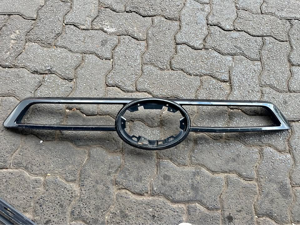 Toyota Hilux bumper top grille - Private Seller Toyota Hilux bumper top grille - Private Seller