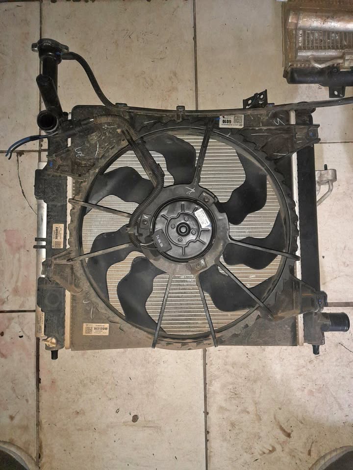 HYUNDAI I10 GRAND RADIATOR SET AVAILABLE - Private Seller HYUNDAI I10 GRAND RADIATOR SET AVAILABLE - Private Seller