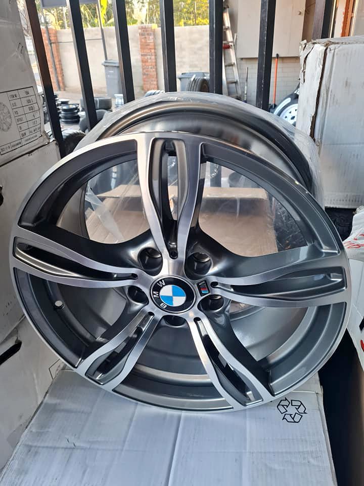Bmw Brand new mags size 17 pcd 6×120