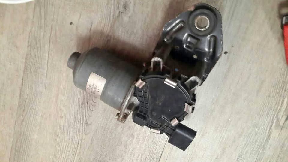 OEM FORD RANGER T6/T7/T8 WIPER MOTOR - Private Seller OEM FORD RANGER T6/T7/T8 WIPER MOTOR - Private Seller